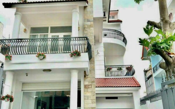Quận 7 | Bán Biệt thự góc hẻm 300 Nguyễn Văn Linh. Phường Bình Thuận, Quận 7.